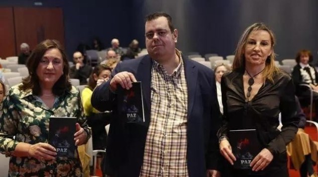 PAZ DE PUÑO Y LETRA